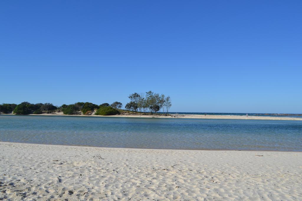 On The Beach At Hastings Point Luaran gambar